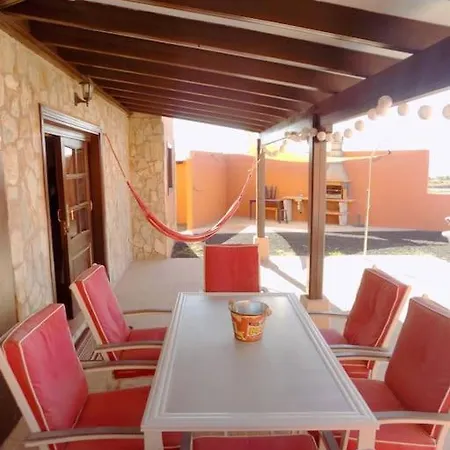 Hébergement de vacances Beautiful House With Pool - 'casa Mar Y Tierra' *